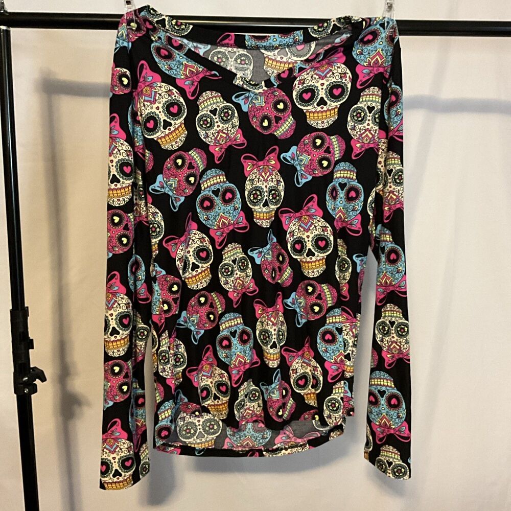 No Boundaries Sugar Skull Print LS V-neck Top Juniors XL